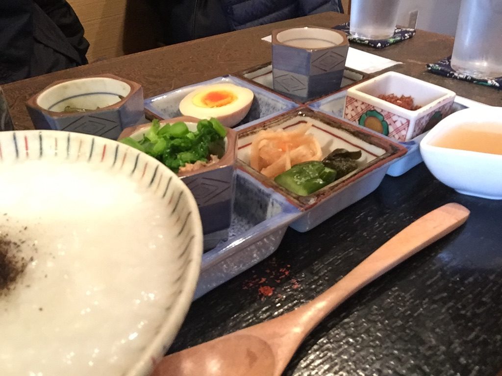 こちかぜ　朝がゆ（６種のおかず、お茶）