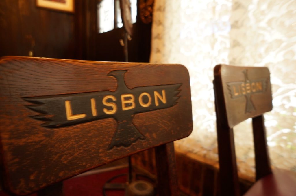 リスボン珈琲店の椅子